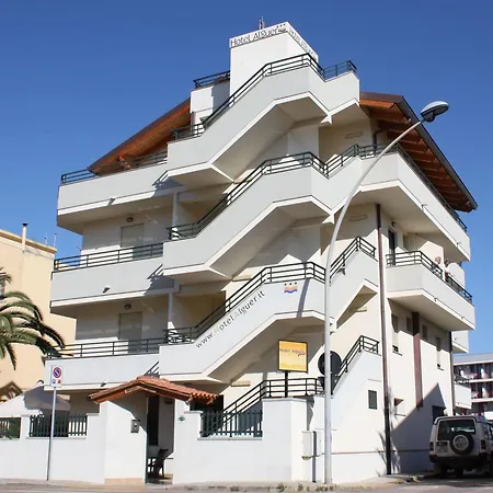 Hotel Alguer فندق